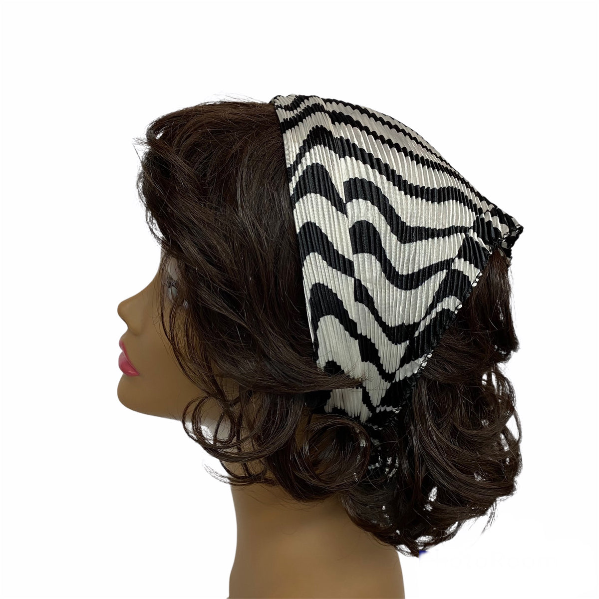 90-04 Polyester | Silky Pleated Scarves | Vertical Waves | Black/white