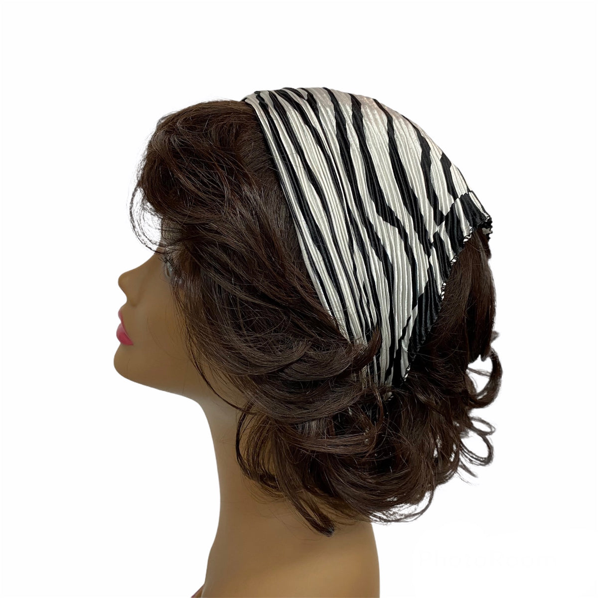 90-05 Polyester Silky Pleated Scarves | Horizontal Waves | Black/white