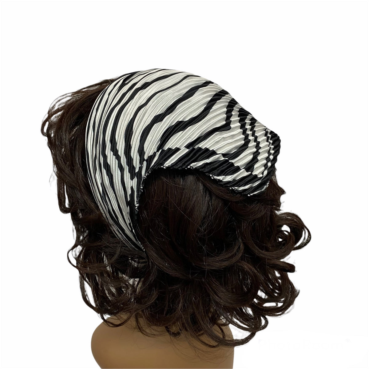 90-05 Polyester Silky Pleated Scarves | Horizontal Waves | Black/white